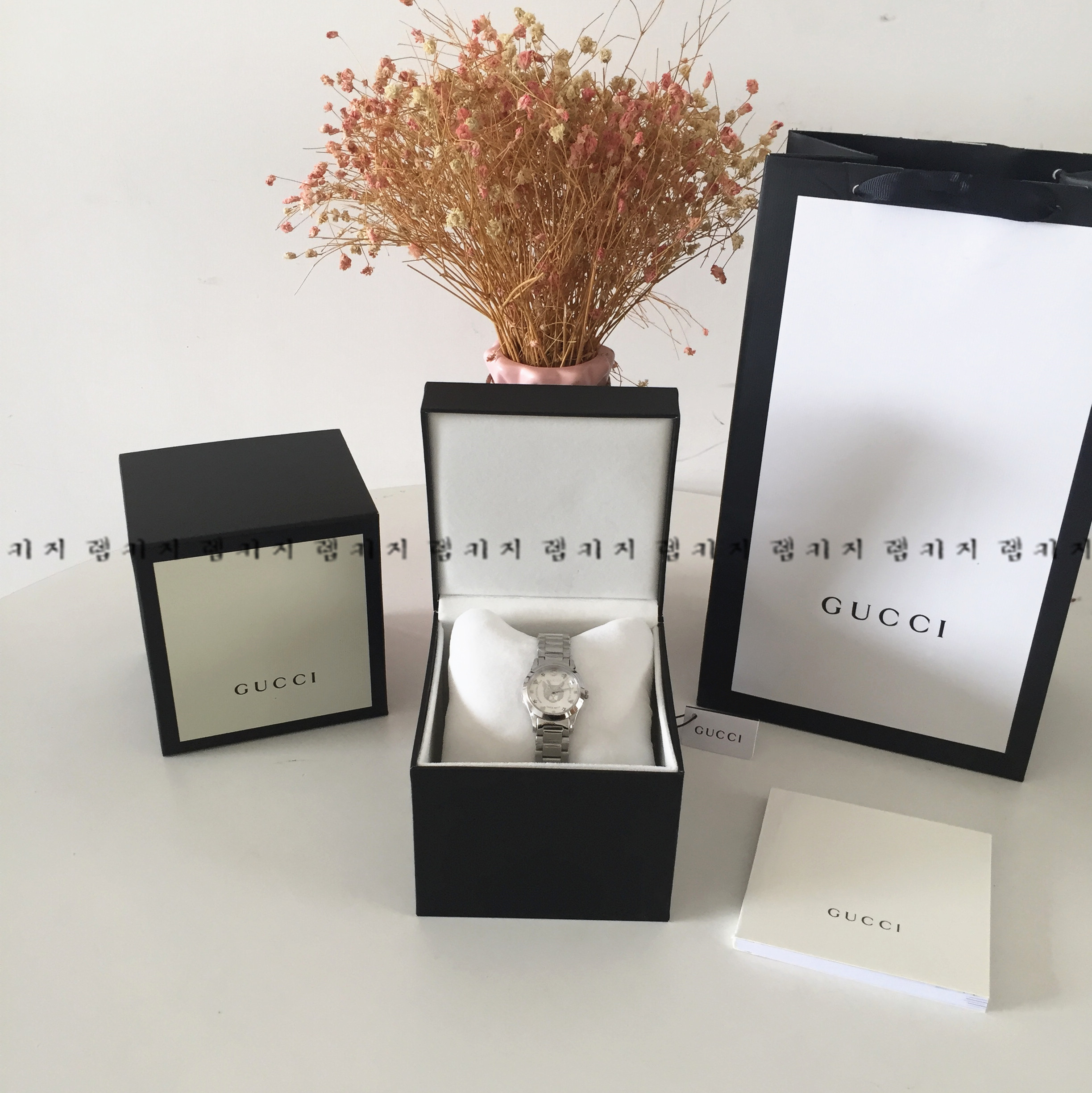 구찌 G타임리스 캣 워치 은장 여성 메탈시계